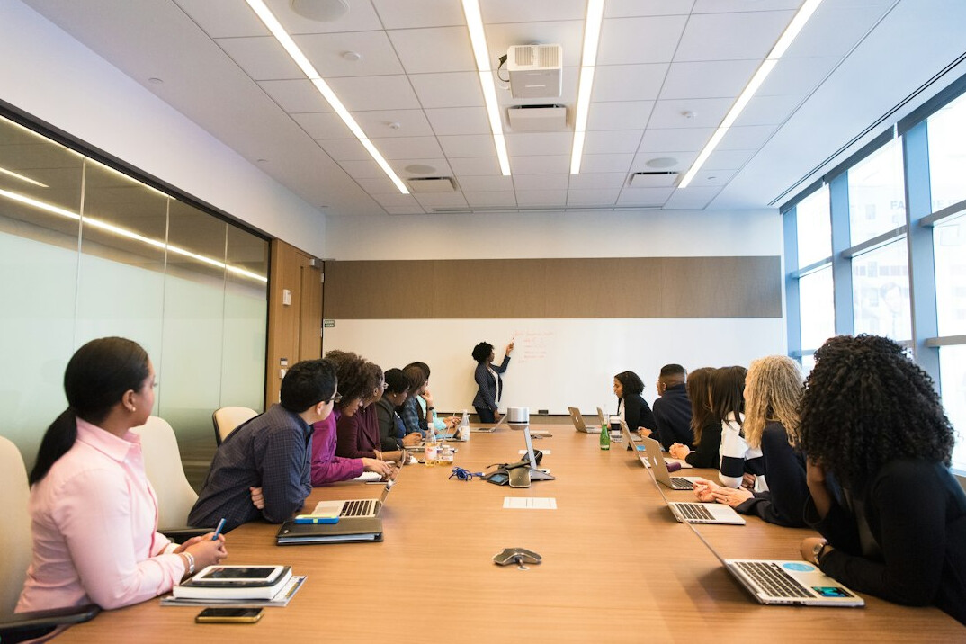 ai in business meeting