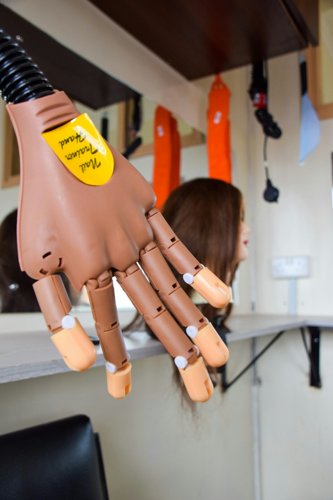 ai robot hand shaking