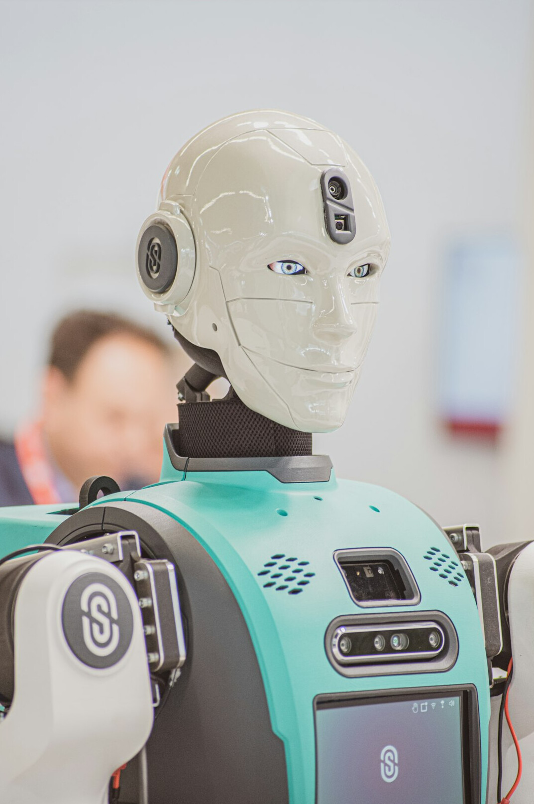 ai robot analyzing data